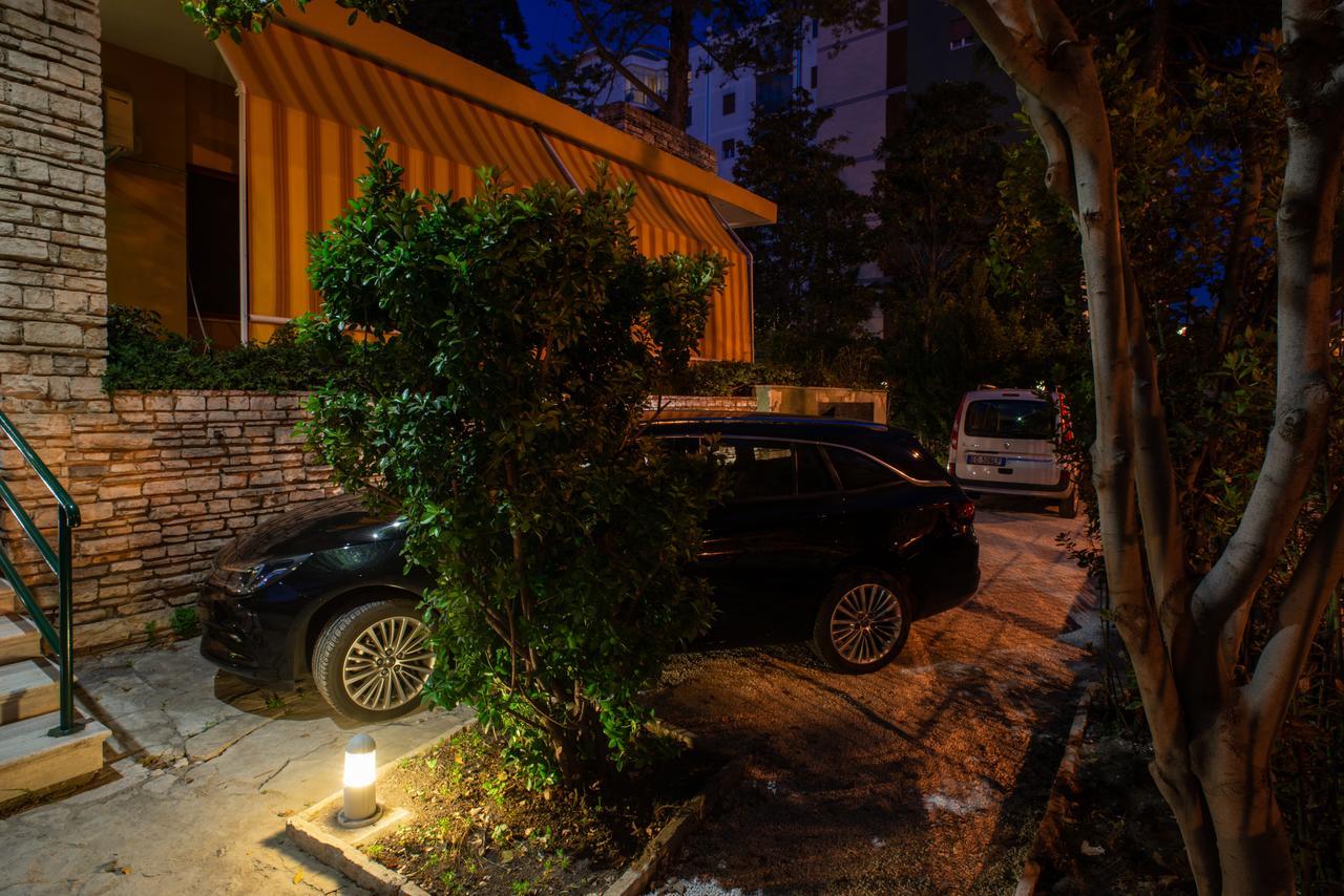 Villa Domus Salento Suites & Rooms Con Parcheggio Privato In Loco เลชเช ภายนอก รูปภาพ