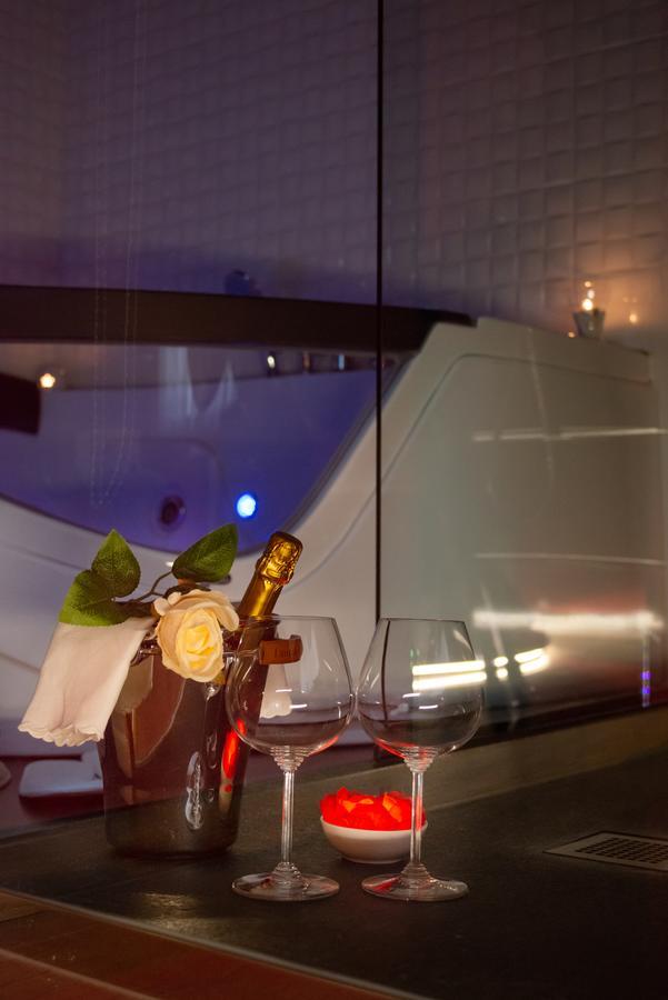 Villa Domus Salento Suites & Rooms Con Parcheggio Privato In Loco เลชเช ภายนอก รูปภาพ