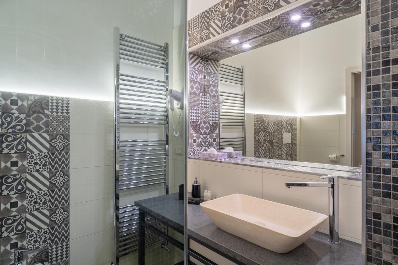 Villa Domus Salento Suites & Rooms Con Parcheggio Privato In Loco เลชเช ภายนอก รูปภาพ