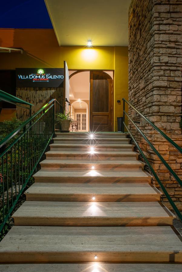 Villa Domus Salento Suites & Rooms Con Parcheggio Privato In Loco เลชเช ภายนอก รูปภาพ