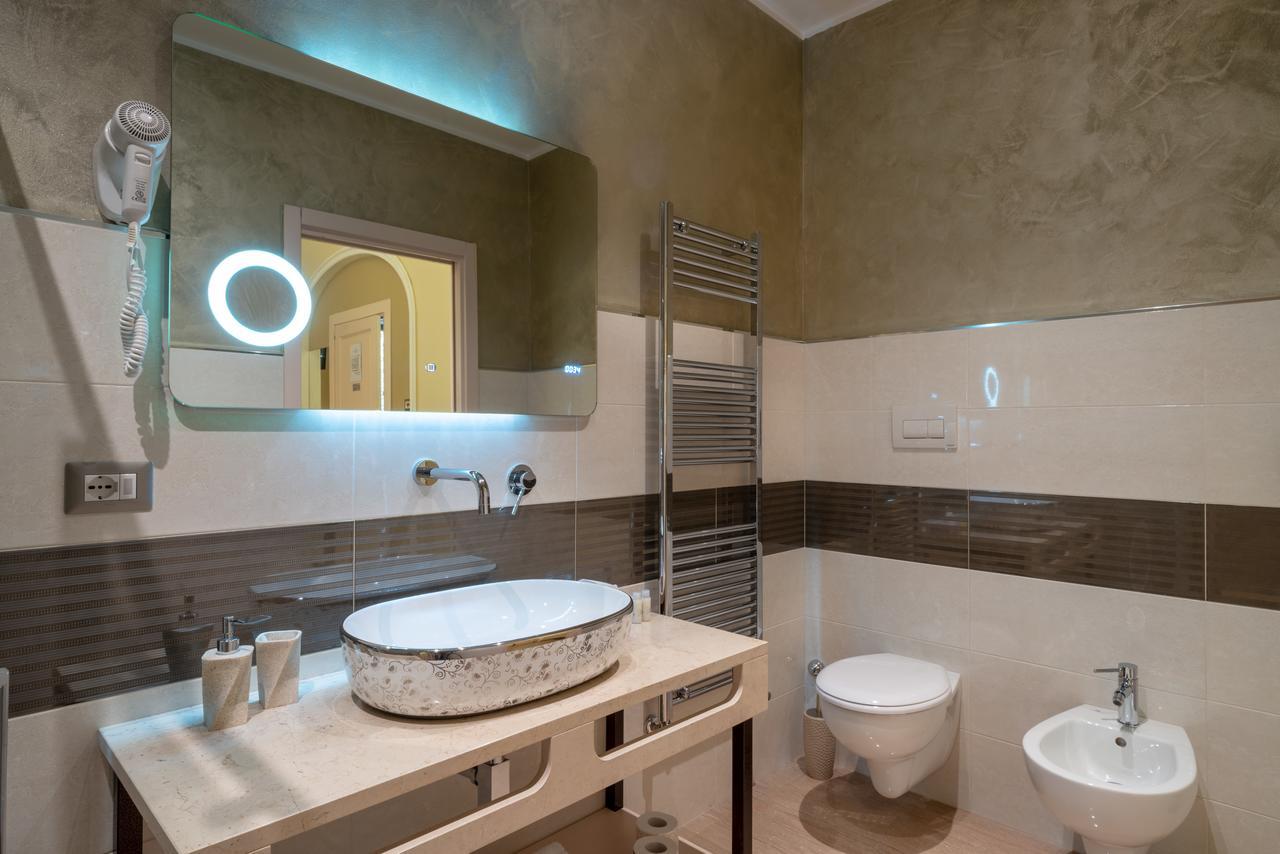 Villa Domus Salento Suites & Rooms Con Parcheggio Privato In Loco เลชเช ภายนอก รูปภาพ
