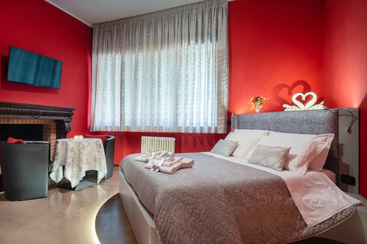 Villa Domus Salento Suites & Rooms Con Parcheggio Privato In Loco เลชเช ภายนอก รูปภาพ