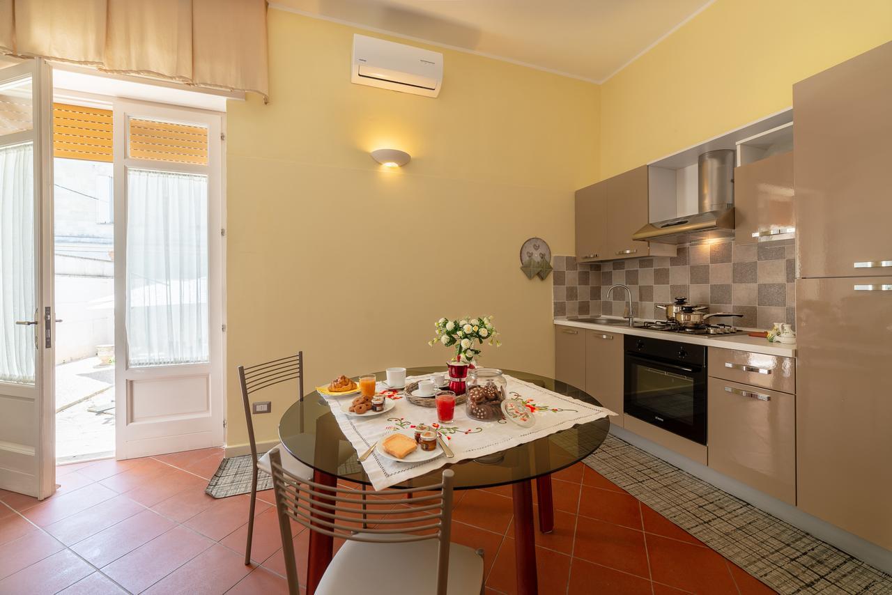 Villa Domus Salento Suites & Rooms Con Parcheggio Privato In Loco เลชเช ภายนอก รูปภาพ