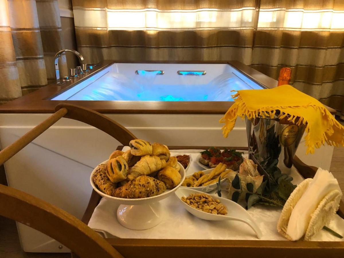 Villa Domus Salento Suites & Rooms Con Parcheggio Privato In Loco เลชเช ภายนอก รูปภาพ