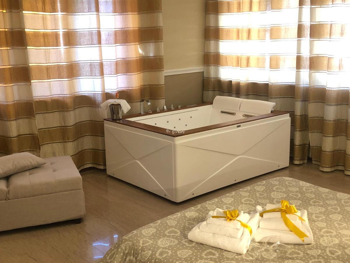 Villa Domus Salento Suites & Rooms Con Parcheggio Privato In Loco เลชเช ภายนอก รูปภาพ